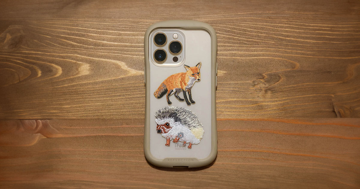 クリーマで購入した刺繍ステッカーがスマホケースにぴったりな件